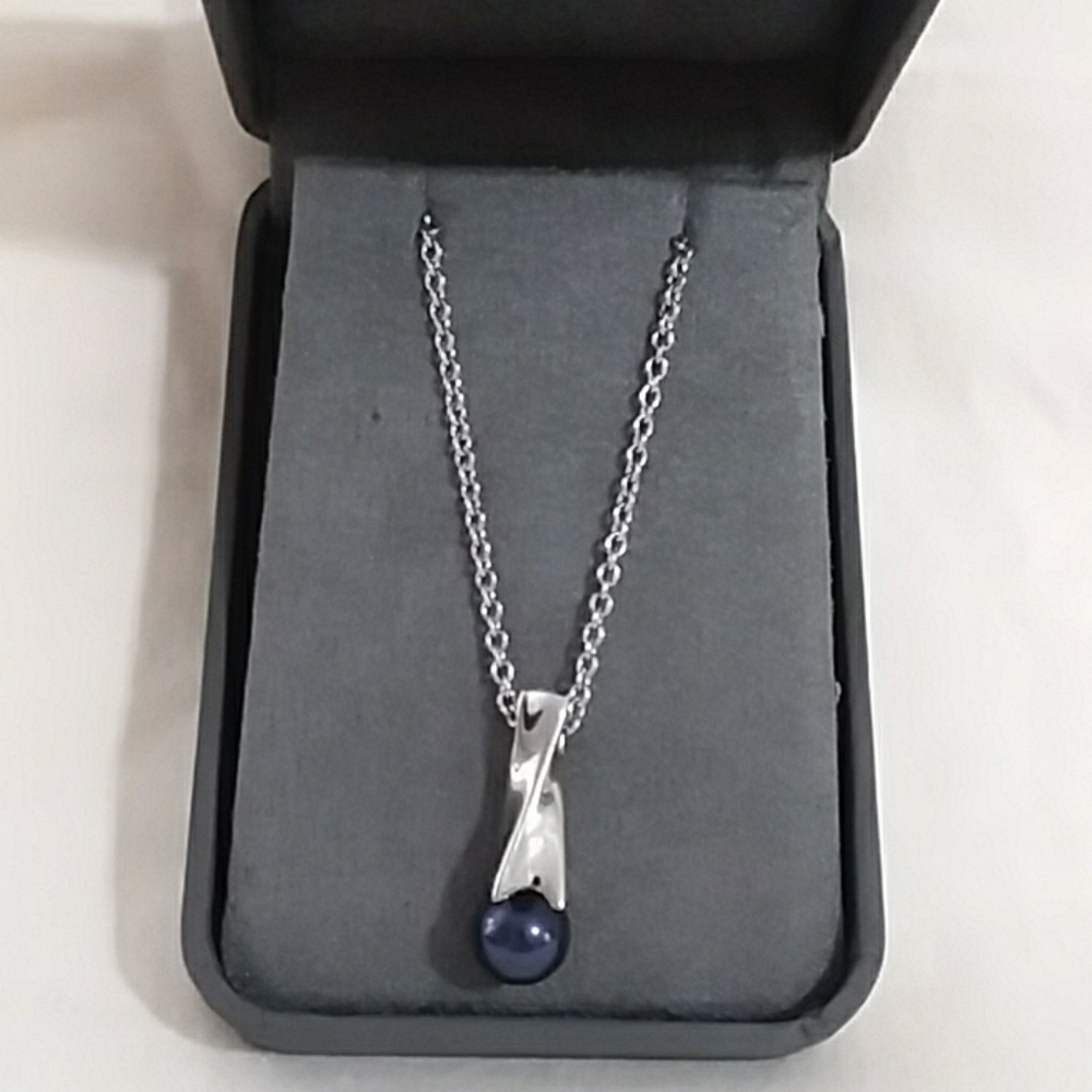 NEW Chisel necklace with blue pendant
